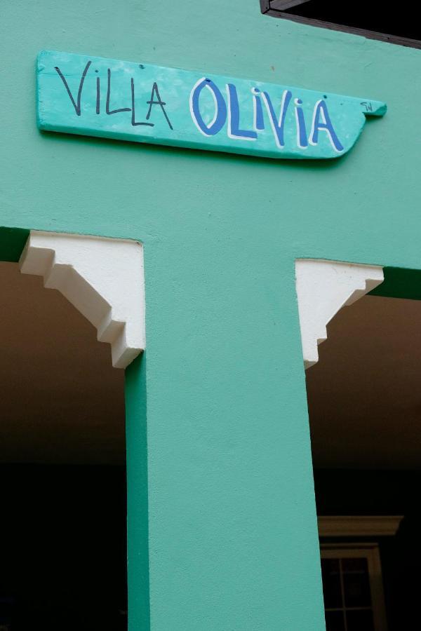 Villa Olivia Poolside 克拉伦代克 外观 照片