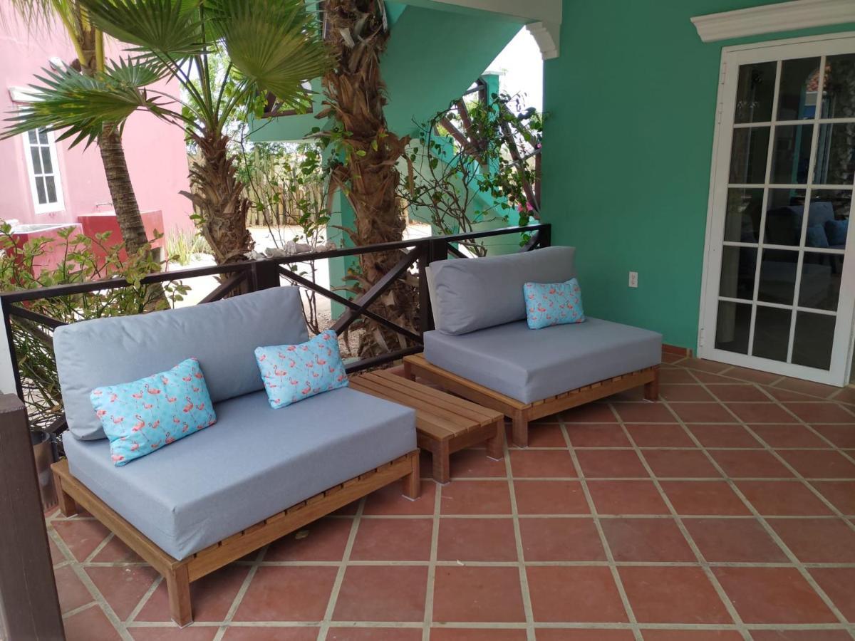 Villa Olivia Poolside 克拉伦代克 外观 照片