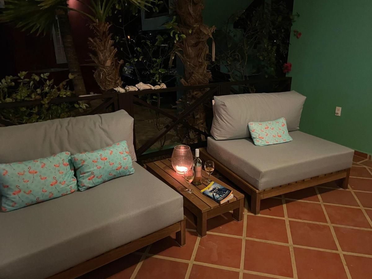 Villa Olivia Poolside 克拉伦代克 外观 照片